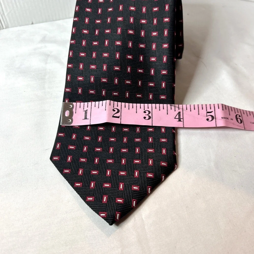 Brooks Brothers Mens Silk Tie Black Red Geometric Pattern Stain‎ Resistant